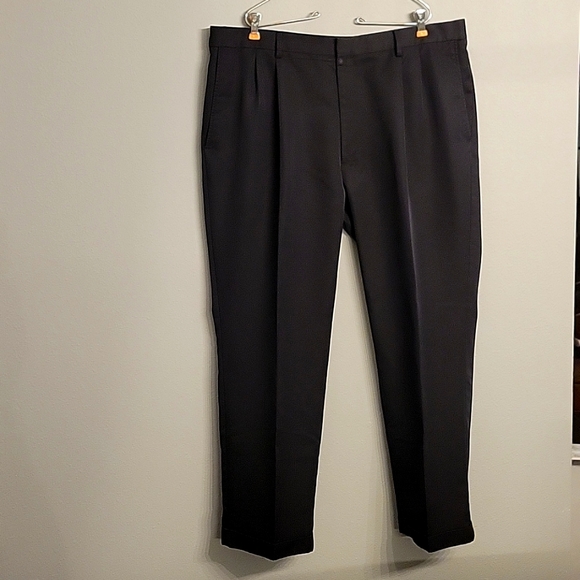 Haggar Other - Haggar mens black pleated, cuffed dress pants 40x30